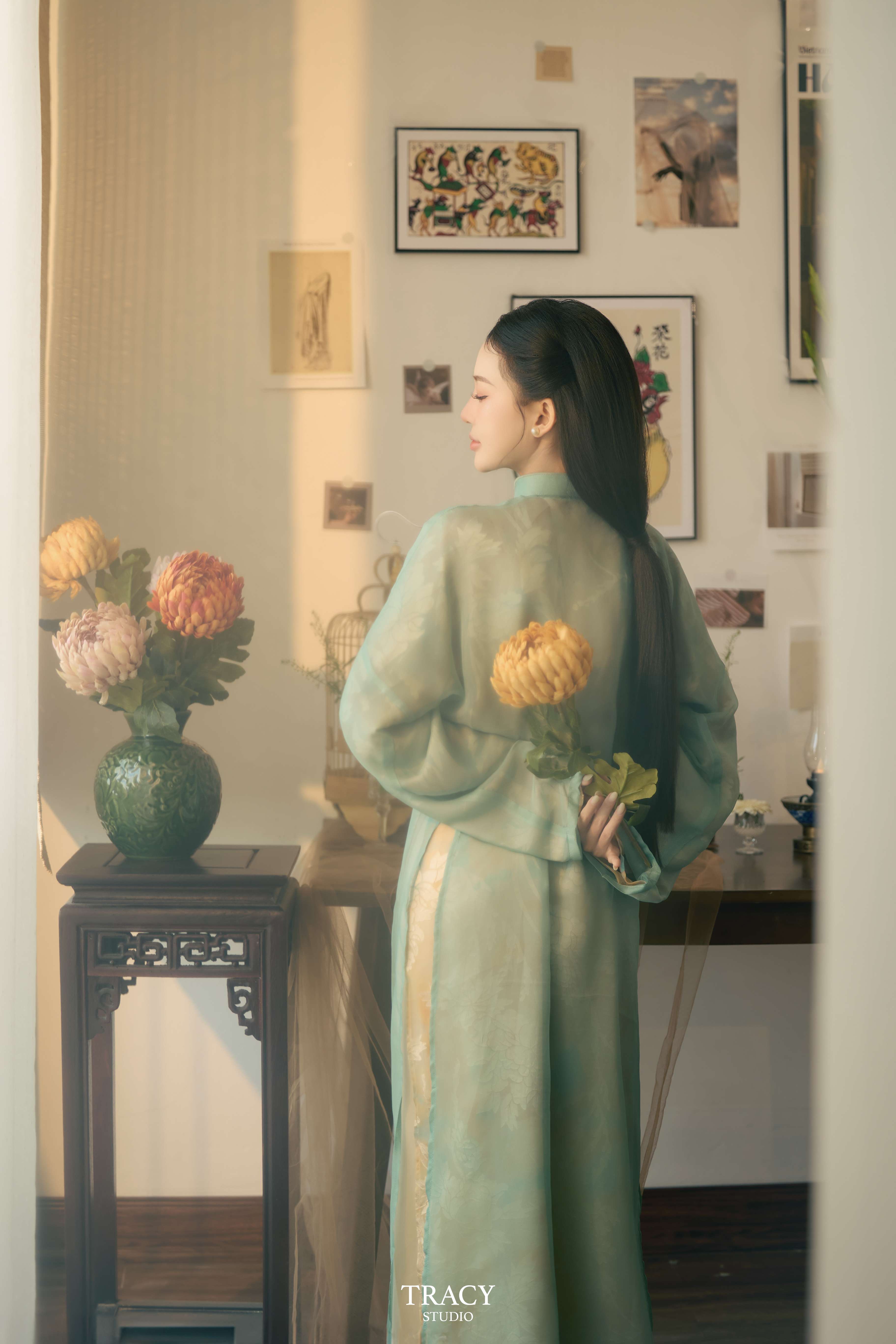 frontend/img/gallery/anh-tet-yem-ao-dai/tracy-studio-chup-concept-tet-du-duong (2).jpg